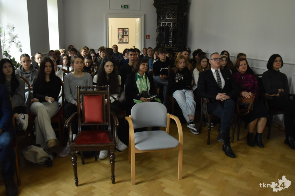 Seminarium dla bibliotekarzy z regionalistami z powiatu koneckiego [wideo, zdjęcia]
