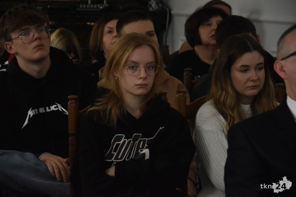 Seminarium dla bibliotekarzy z regionalistami z powiatu koneckiego [wideo, zdjęcia]