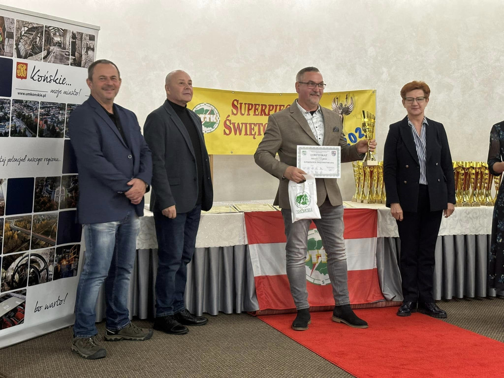 Blisko stu Superpiechurów. W Końskich uhonorowano najaktywniejszych turystów [zdjęcia]
