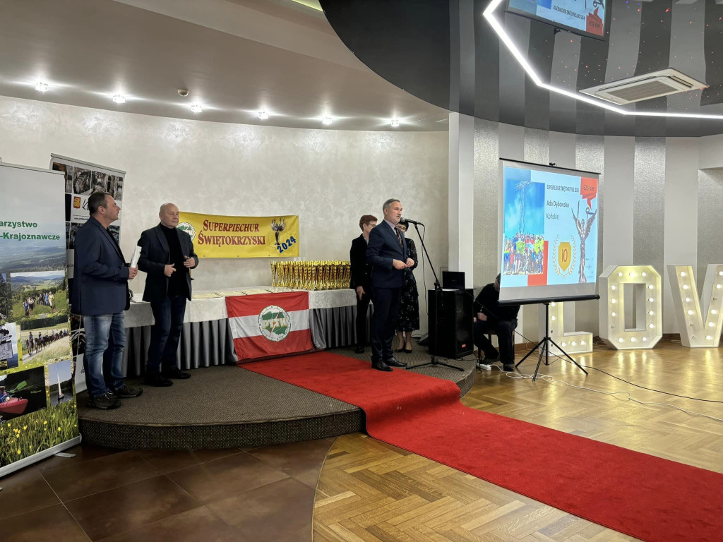 Blisko stu Superpiechurów. W Końskich uhonorowano najaktywniejszych turystów [zdjęcia]