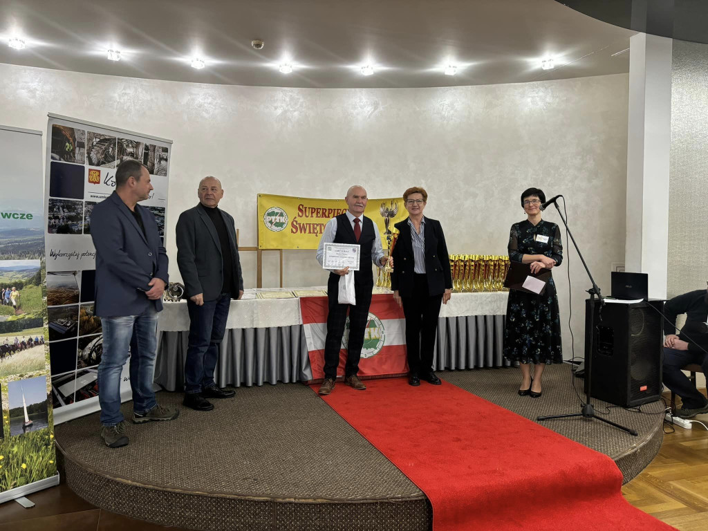 Blisko stu Superpiechurów. W Końskich uhonorowano najaktywniejszych turystów [zdjęcia]