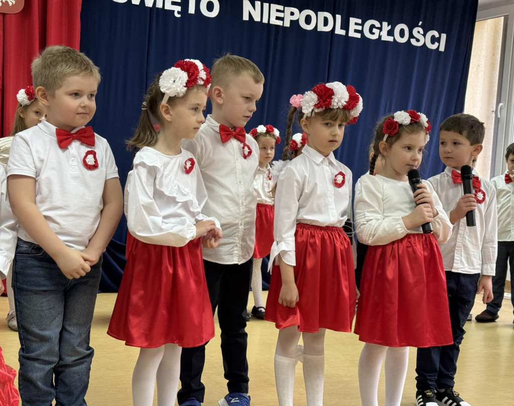 Przedszkolaki z koneckiej `dwójki` dla Niepodległej [zdjęcia]