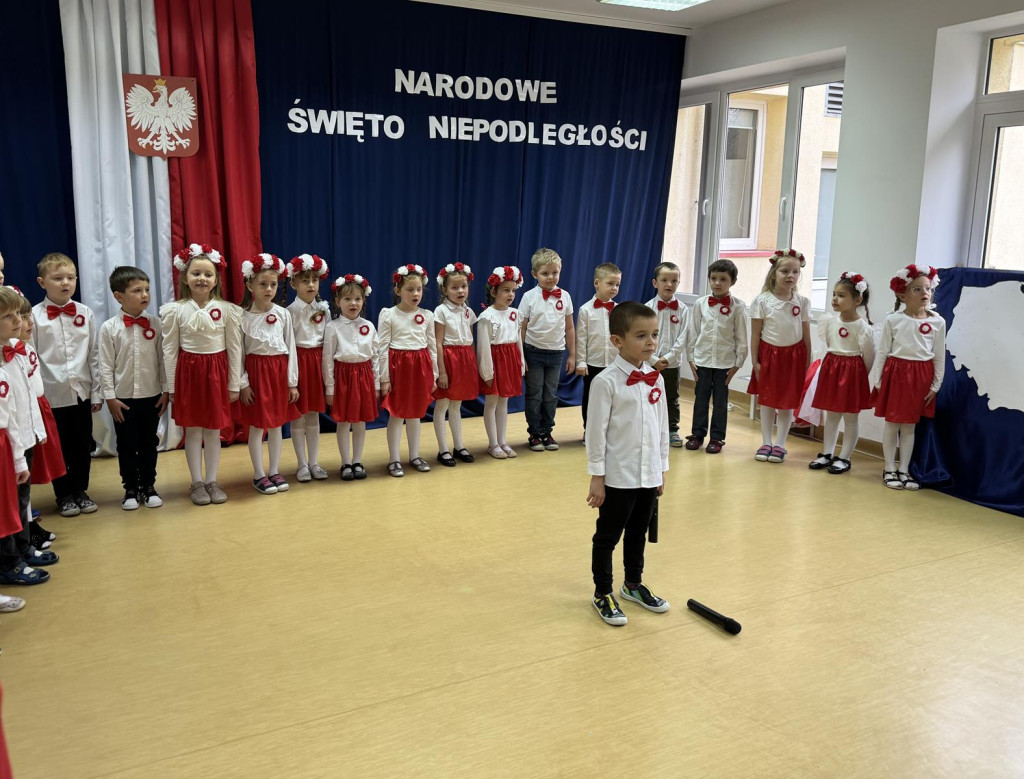 Przedszkolaki z koneckiej `dwójki` dla Niepodległej [zdjęcia]