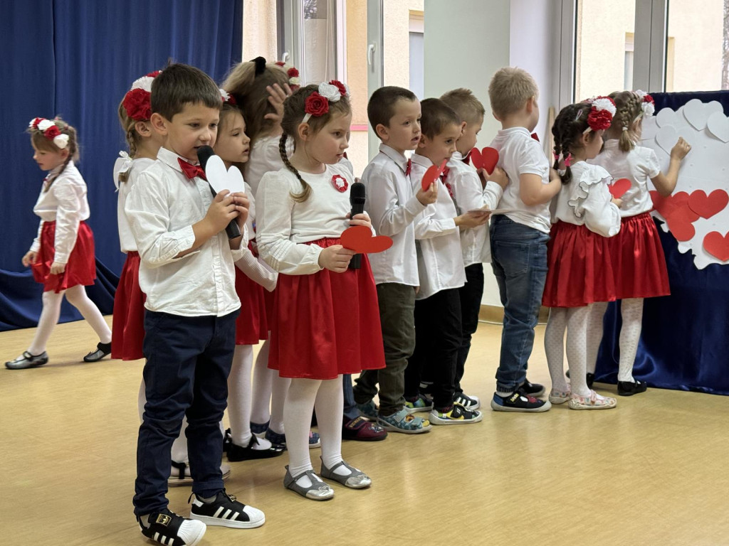 Przedszkolaki z koneckiej `dwójki` dla Niepodległej [zdjęcia]