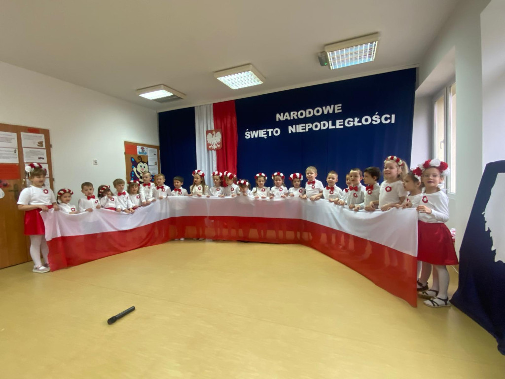Przedszkolaki z koneckiej `dwójki` dla Niepodległej [zdjęcia]