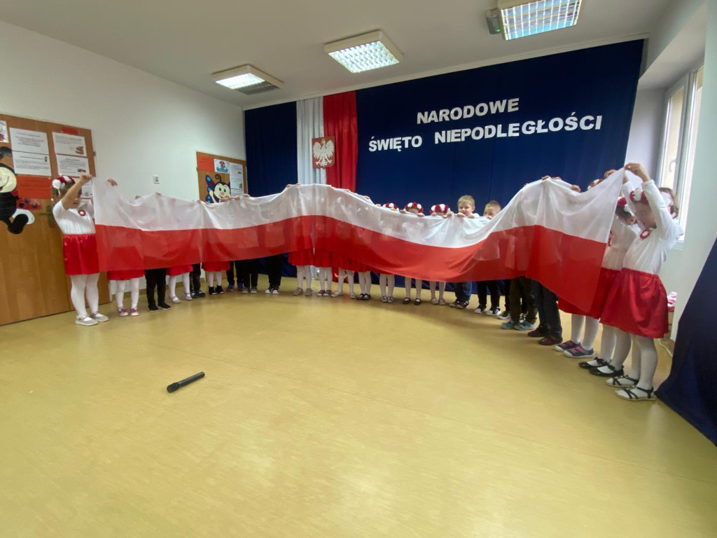 Przedszkolaki z koneckiej `dwójki` dla Niepodległej [zdjęcia]