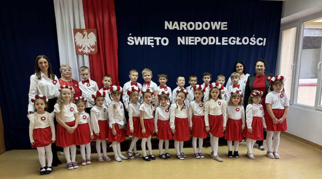 Przedszkolaki z koneckiej `dwójki` dla Niepodległej [zdjęcia]