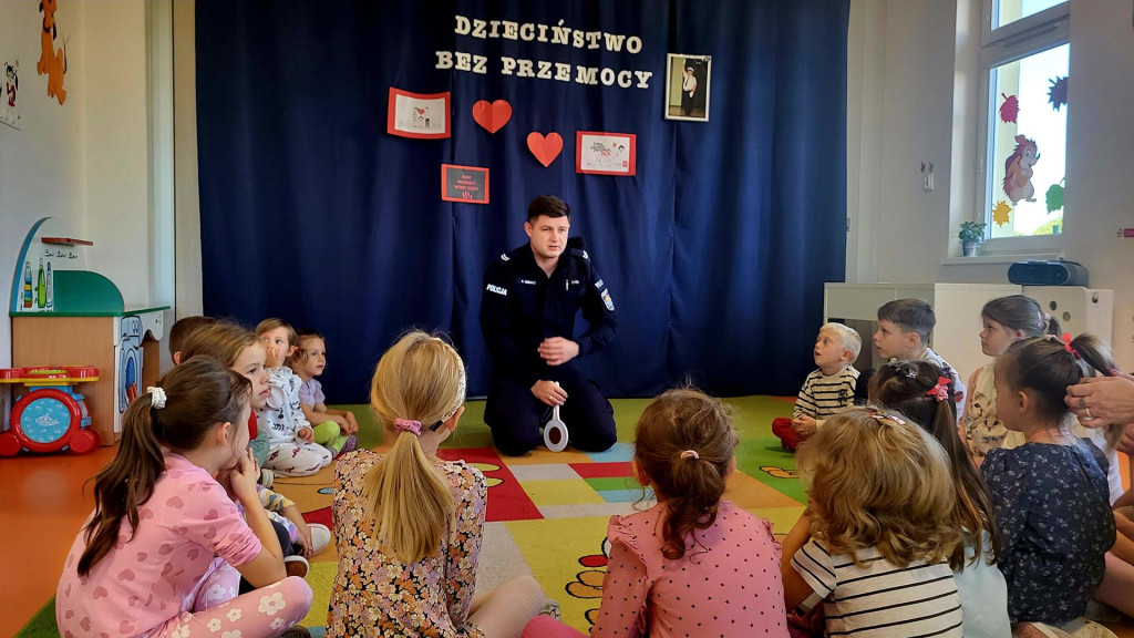 ZPO w Pomykowie w kampanii `Dzieciństwo bez przemocy` [zdjęcia]