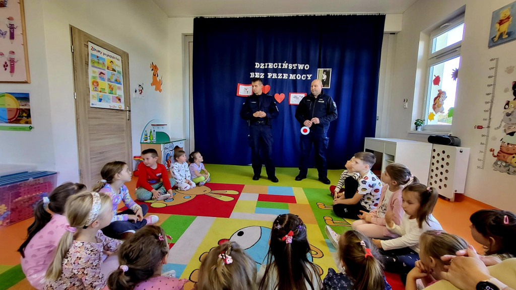 ZPO w Pomykowie w kampanii `Dzieciństwo bez przemocy` [zdjęcia]