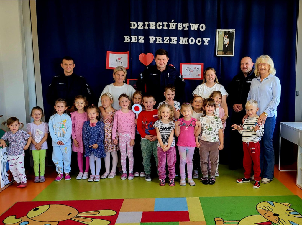 ZPO w Pomykowie w kampanii `Dzieciństwo bez przemocy` [zdjęcia]