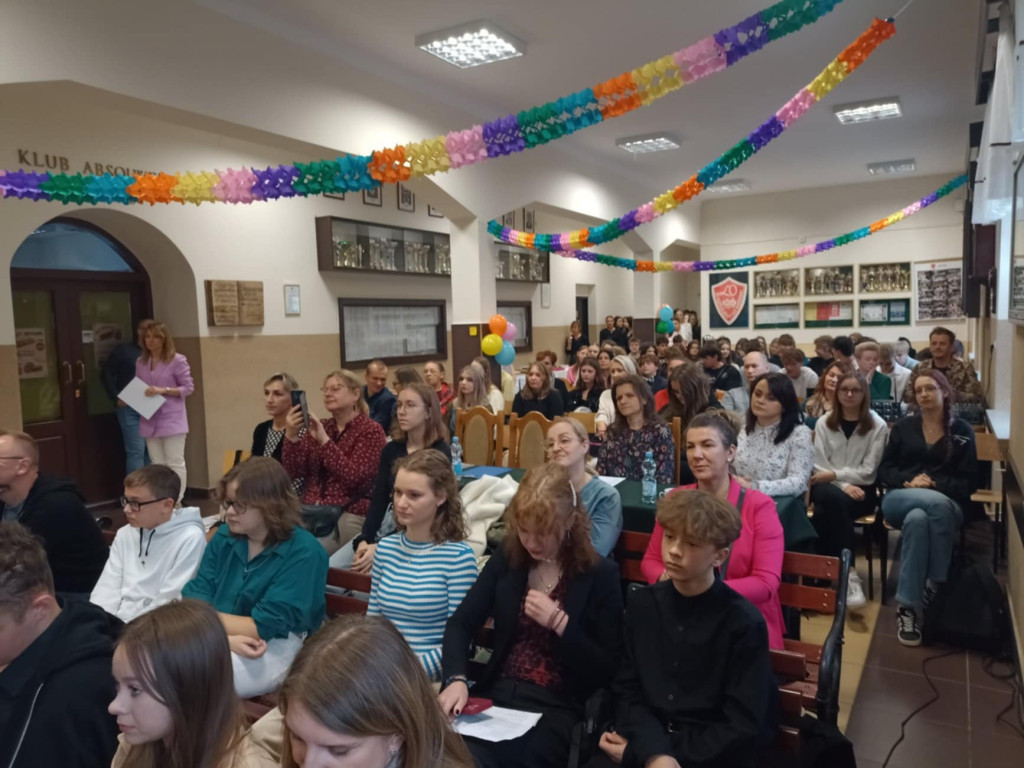 XVI Powiatowy Przegląd Piosenki Anglojęzycznej - muzyczne wydarzenie w I LO [zdjęcia]