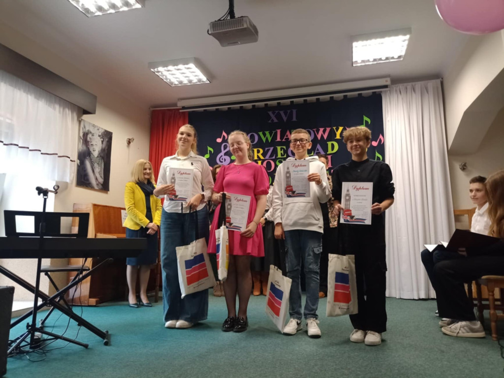 XVI Powiatowy Przegląd Piosenki Anglojęzycznej - muzyczne wydarzenie w I LO [zdjęcia]