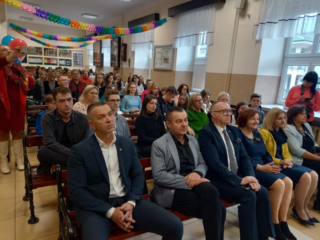 XVI Powiatowy Przegląd Piosenki Anglojęzycznej - muzyczne wydarzenie w I LO [zdjęcia]
