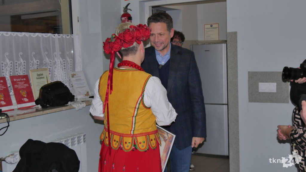 Rafał Trzaskowski w powiecie koneckim. Spotkał się z gospodyniami [wideo, zdjęcia]