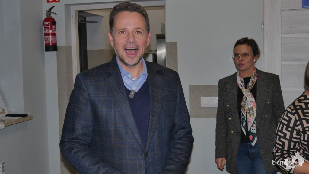 Rafał Trzaskowski w powiecie koneckim. Spotkał się z gospodyniami [wideo, zdjęcia]