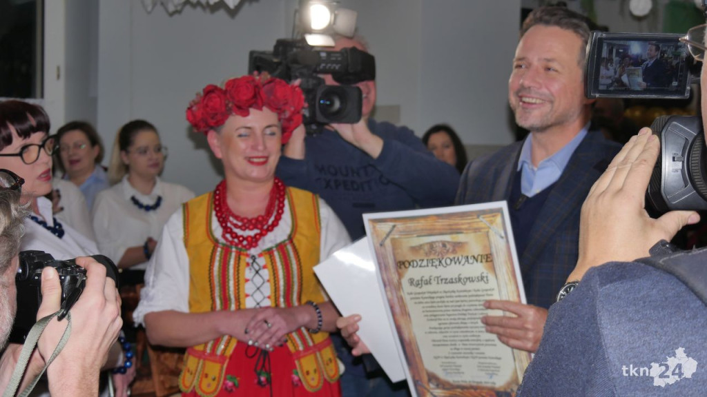 Rafał Trzaskowski w powiecie koneckim. Spotkał się z gospodyniami [wideo, zdjęcia]