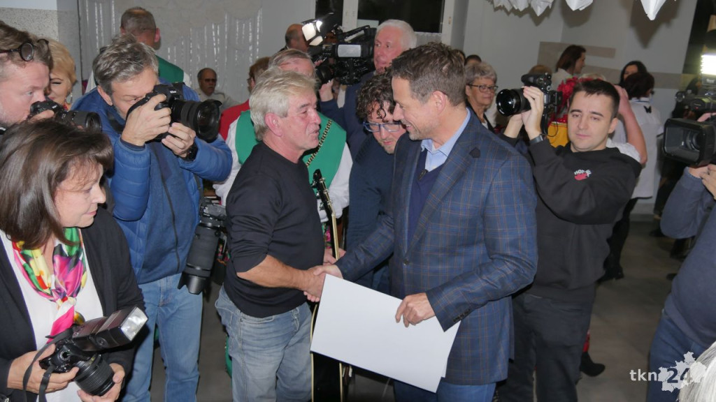 Rafał Trzaskowski w powiecie koneckim. Spotkał się z gospodyniami [wideo, zdjęcia]