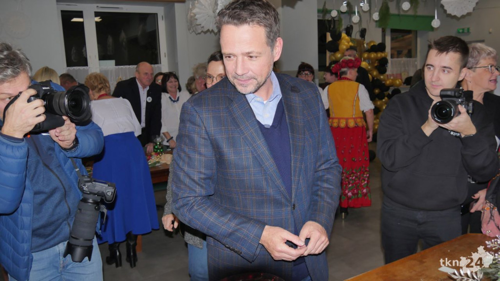 Rafał Trzaskowski w powiecie koneckim. Spotkał się z gospodyniami [wideo, zdjęcia]