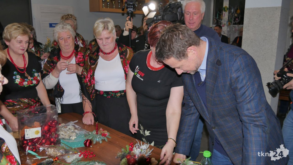 Rafał Trzaskowski w powiecie koneckim. Spotkał się z gospodyniami [wideo, zdjęcia]