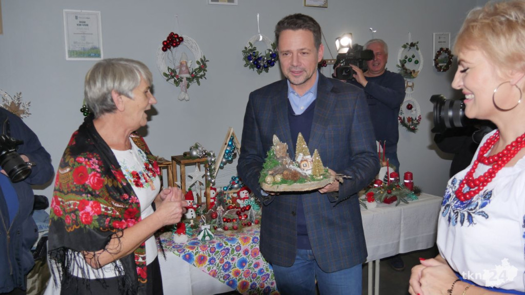 Rafał Trzaskowski w powiecie koneckim. Spotkał się z gospodyniami [wideo, zdjęcia]