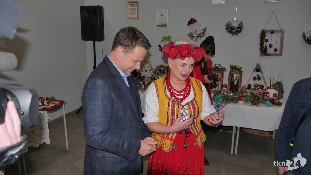 Rafał Trzaskowski w powiecie koneckim. Spotkał się z gospodyniami [wideo, zdjęcia]