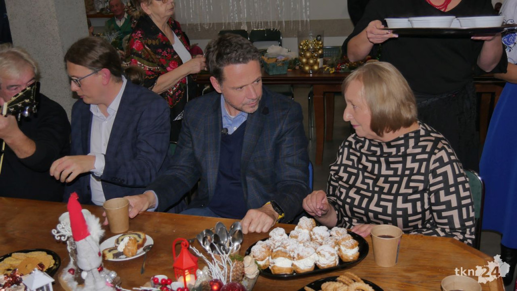Rafał Trzaskowski w powiecie koneckim. Spotkał się z gospodyniami [wideo, zdjęcia]