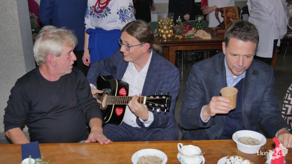 Rafał Trzaskowski w powiecie koneckim. Spotkał się z gospodyniami [wideo, zdjęcia]