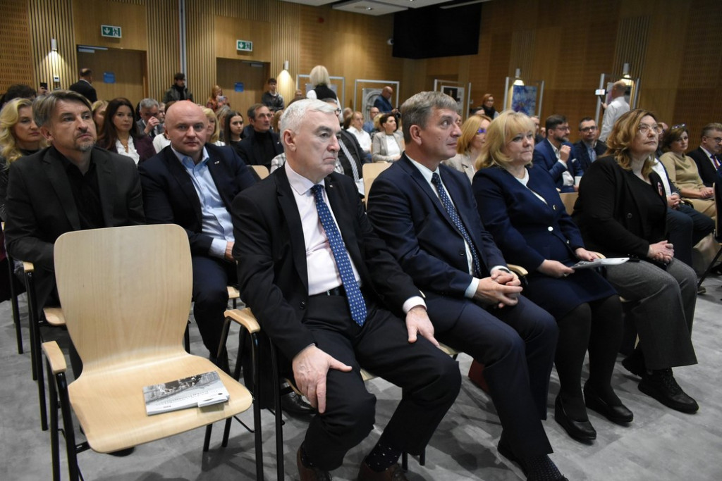 Powiat konecki i ZSP nr 3 z wyróżnieniami podczas wojewódzkiej konferencji [zdjęcia]