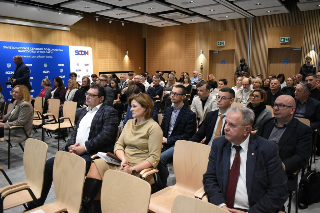 Powiat konecki i ZSP nr 3 z wyróżnieniami podczas wojewódzkiej konferencji [zdjęcia]