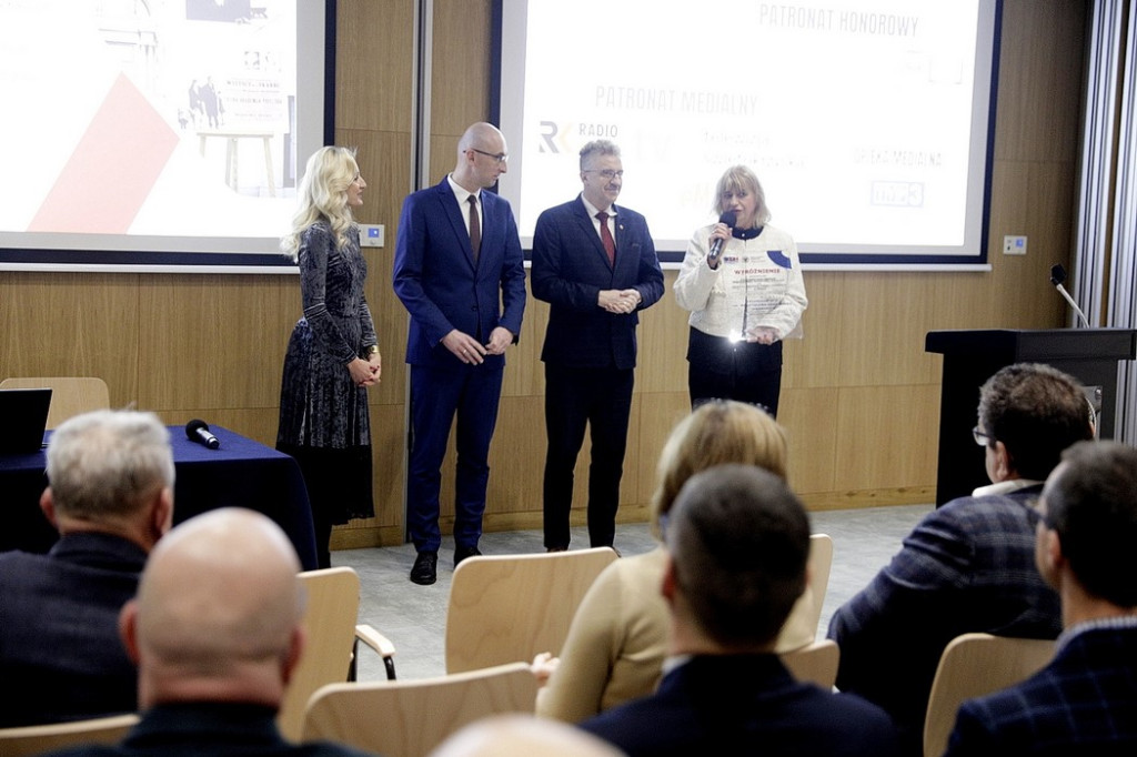 Powiat konecki i ZSP nr 3 z wyróżnieniami podczas wojewódzkiej konferencji [zdjęcia]