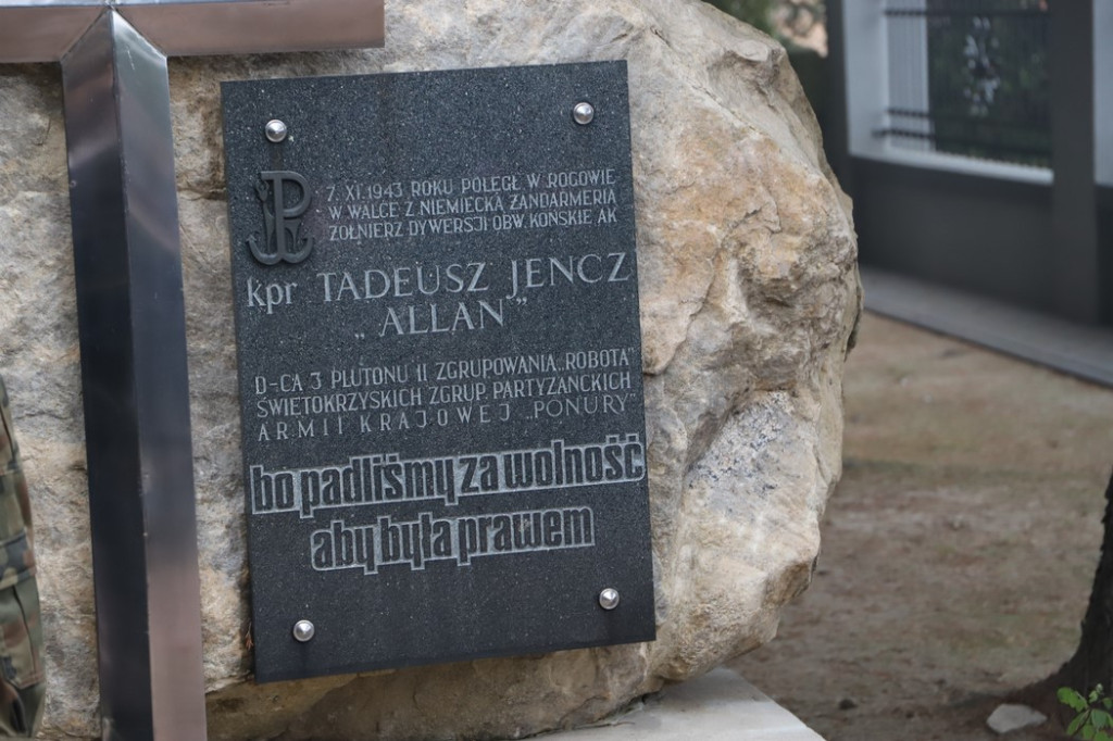 Władze powiatu koneckiego upamiętniły Tadeusza Jencza ps. `Allan` [zdjęcia]