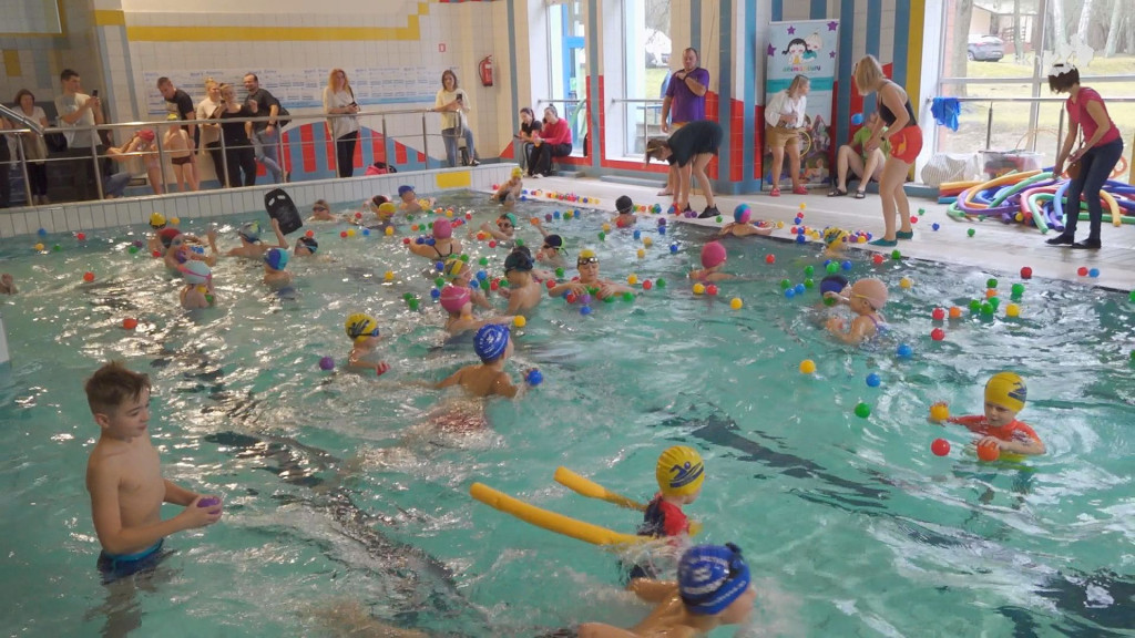 Mikołajkowe pływanie w Czarnieckiej Górze [wideo, zdjęcia]