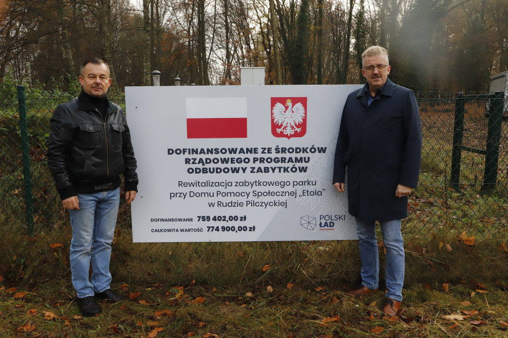 Zabytkowy park przy DPS `Etola` już po renowacji [zdjęcia]