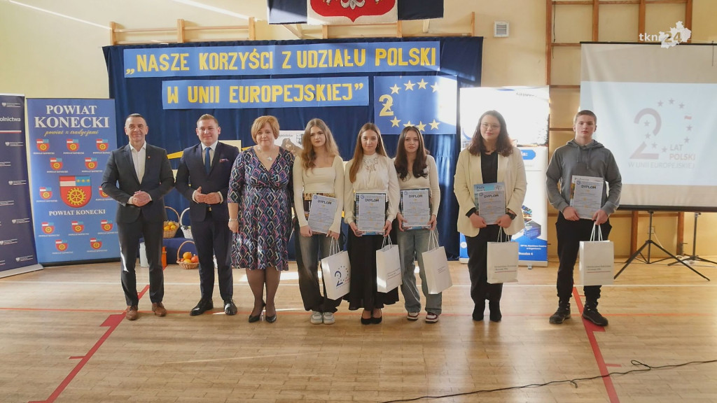 VII Powiatowe Sympozjum Naukowe w Stąporkowie. O 20-leciu Polski w Unii Europejskiej [wideo, zdjęcia]