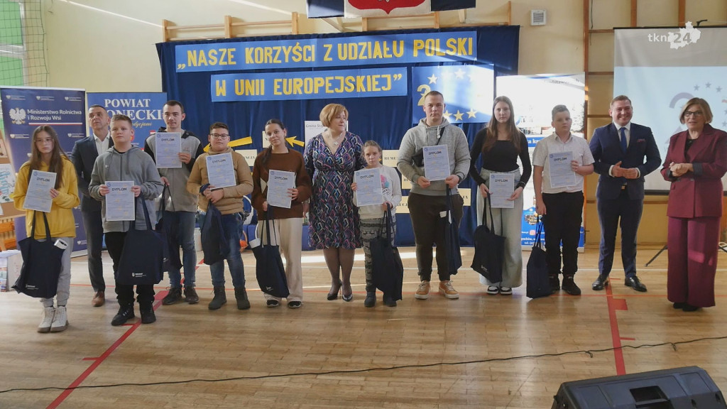 VII Powiatowe Sympozjum Naukowe w Stąporkowie. O 20-leciu Polski w Unii Europejskiej [wideo, zdjęcia]