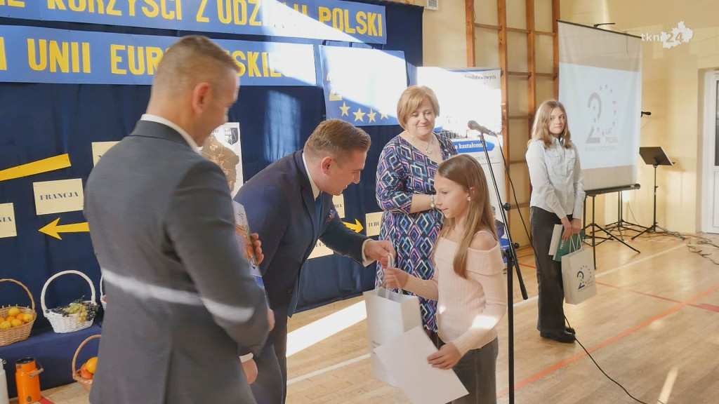 VII Powiatowe Sympozjum Naukowe w Stąporkowie. O 20-leciu Polski w Unii Europejskiej [wideo, zdjęcia]