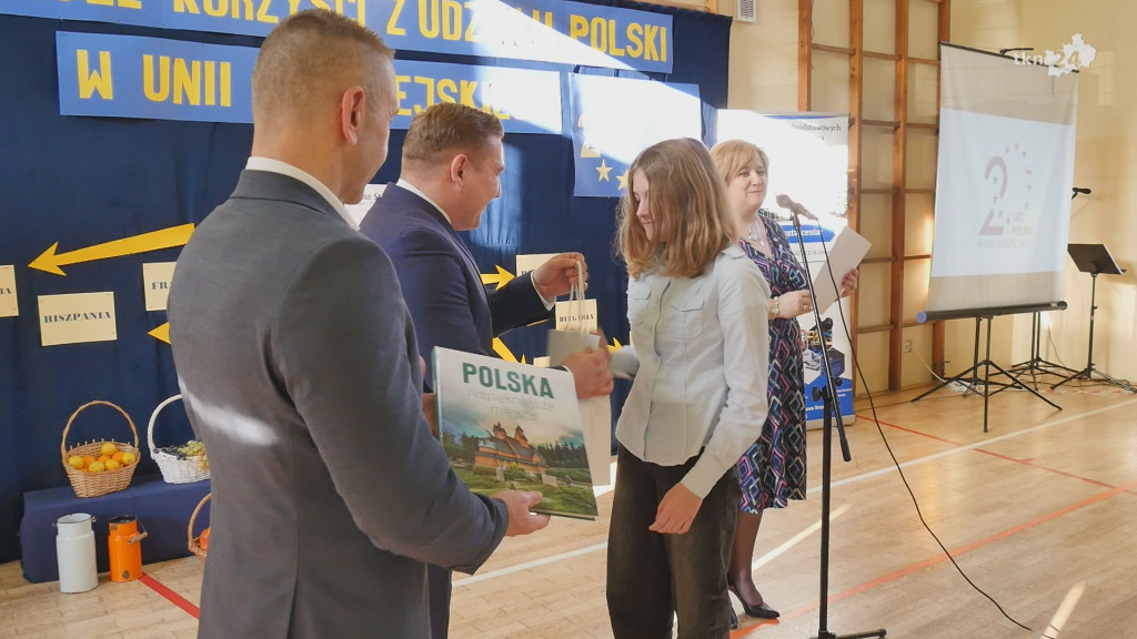VII Powiatowe Sympozjum Naukowe w Stąporkowie. O 20-leciu Polski w Unii Europejskiej [wideo, zdjęcia]