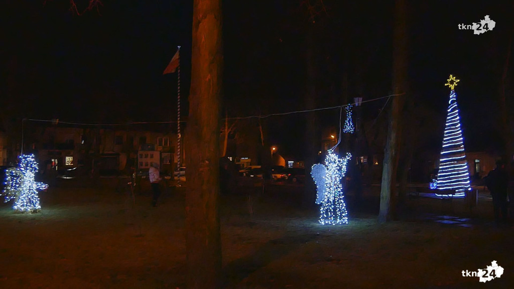 Radoszyce: Rozświetlili choinkę i... fontannę! [wideo, zdjęcia]