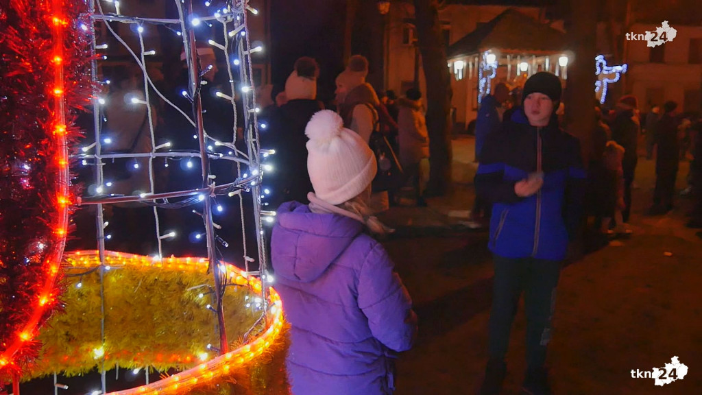 Radoszyce: Rozświetlili choinkę i... fontannę! [wideo, zdjęcia]