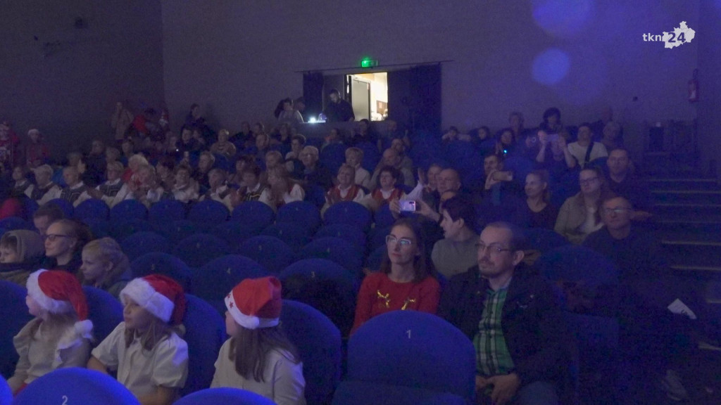 Mikołajki w Stąporkowie. Iluminacja, jarmark i koncert [wideo, zdjęcia]