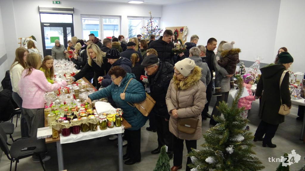 Kiermasz w Fałkowie. Na rzecz walki z nowotworami [wideo, zdjęcia]
