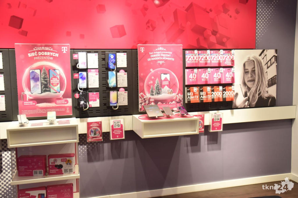 Prezenty świąteczne i moc korzyści od T-Mobile w Końskich [wideo, zdjęcia]