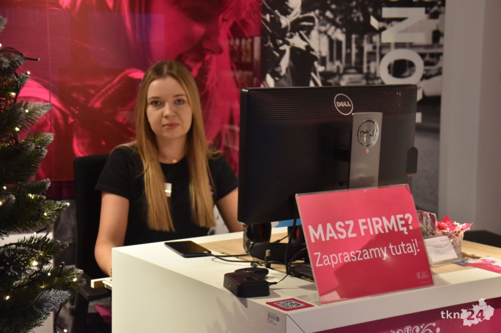 Prezenty świąteczne i moc korzyści od T-Mobile w Końskich [wideo, zdjęcia]