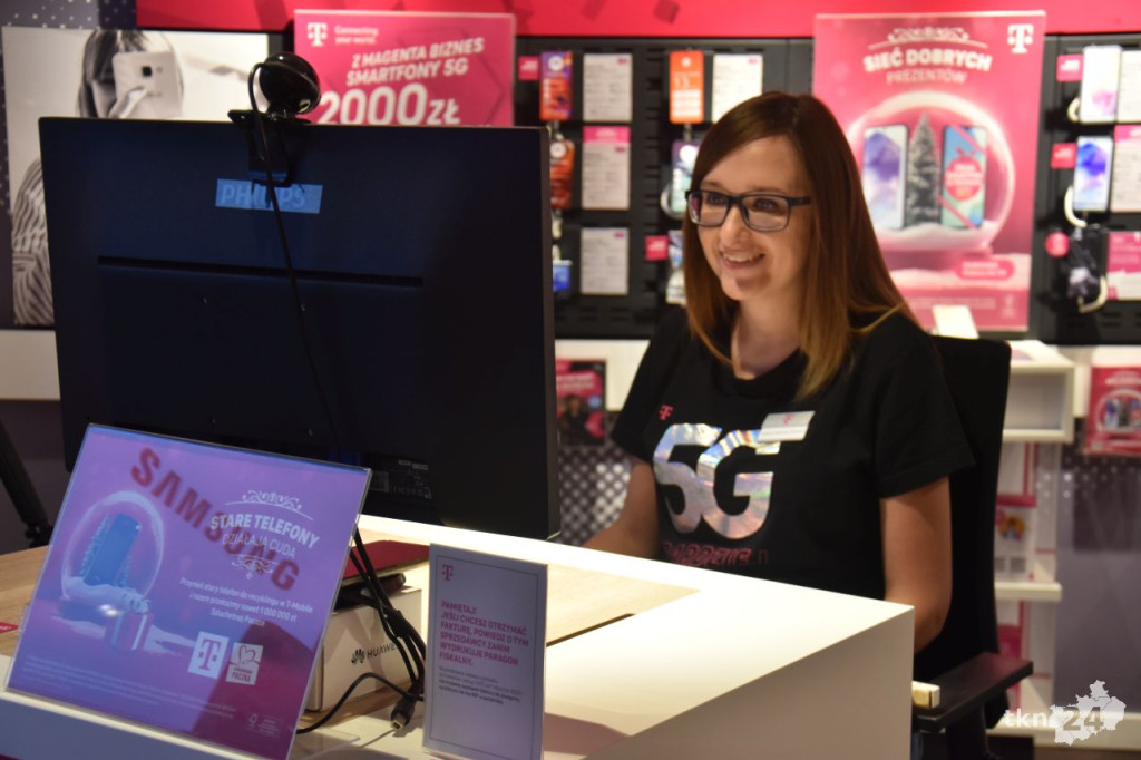 Prezenty świąteczne i moc korzyści od T-Mobile w Końskich [wideo, zdjęcia]
