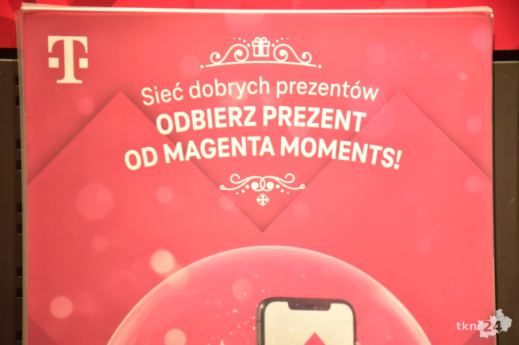 Prezenty świąteczne i moc korzyści od T-Mobile w Końskich [wideo, zdjęcia]