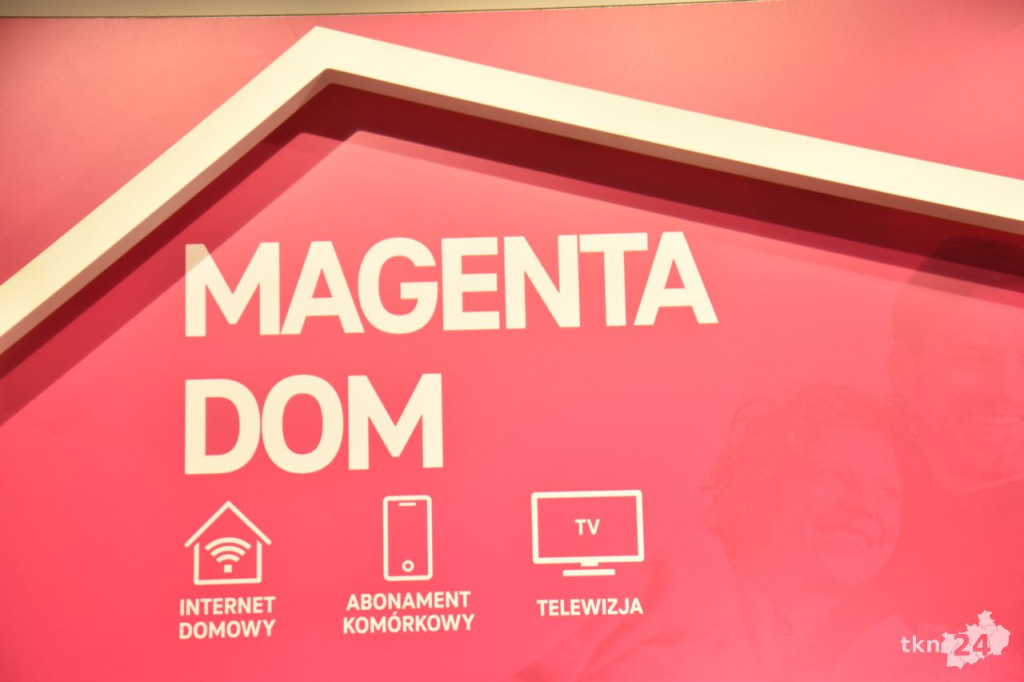 Prezenty świąteczne i moc korzyści od T-Mobile w Końskich [wideo, zdjęcia]