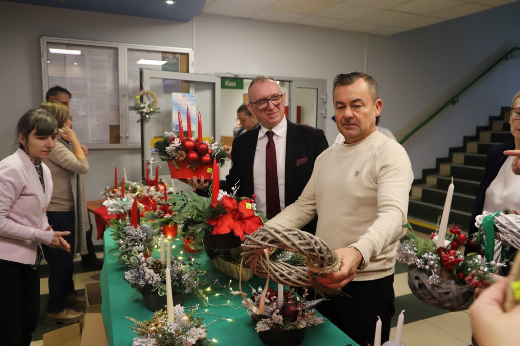 Podopieczni WTZ w Końskich przygotowali kiermasz świąteczny [zdjęcia]