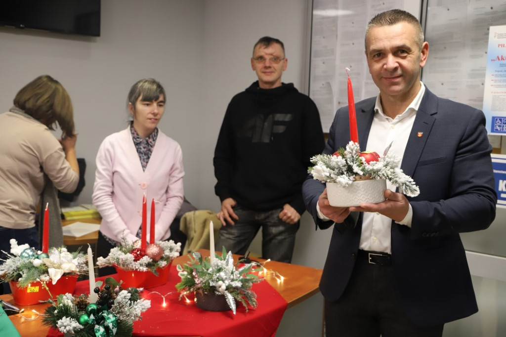 Podopieczni WTZ w Końskich przygotowali kiermasz świąteczny [zdjęcia]