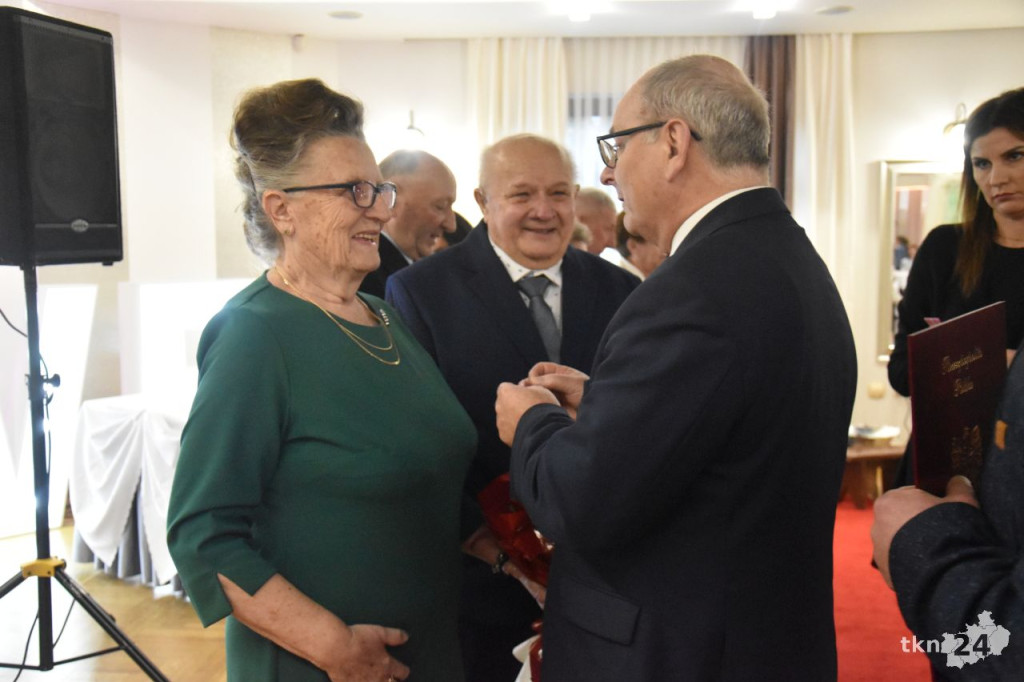 Złote Gody 2024 w gminie Końskie. 31 par świętowało długie pożycie małżeńskie [wideo, zdjęcia]