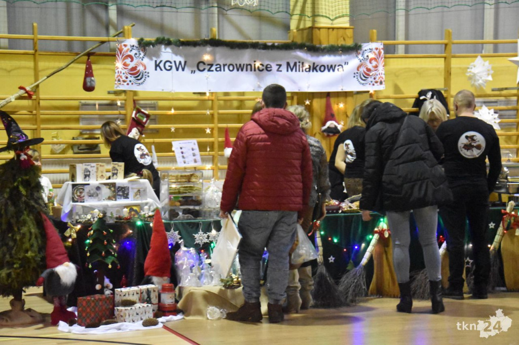 Pierwszy Jarmark Bożonarodzeniowy w Gowarczowie przyciągnął tłumy [wideo, zdjęcia]